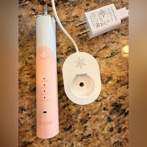 Pink LED Electric Toothbrush by Snow ❄️ Whitening❄️ w/charger
